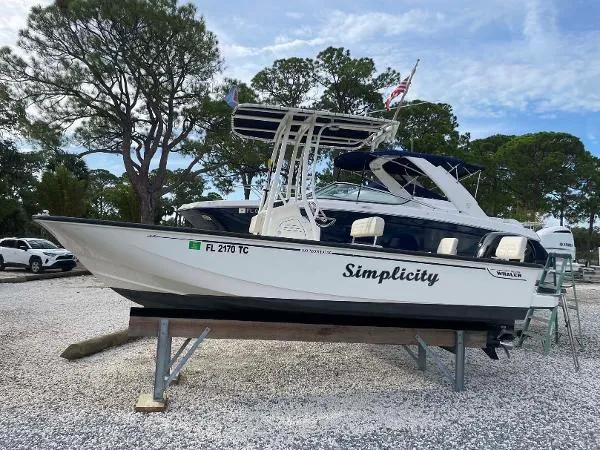 Slide: The Image of Boston Whaler 190 Montauk 2022 - 0