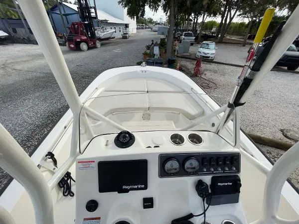 Slide: The Image of Boston Whaler 190 Montauk 2022 - 5