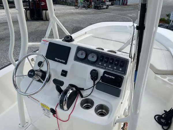 Slide: The Image of Boston Whaler 190 Montauk 2022 - 7