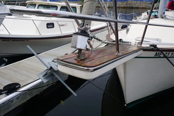 Slide: The Image of Island Packet 27 Cutter 1985 - 11