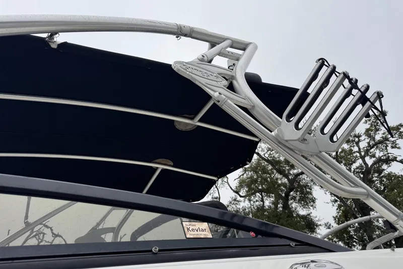 Slide: The Image of 2008 Chaparral Sunesta 224 Xtreme boat with wakeboard tower and Kevlar reinforcement. - 4