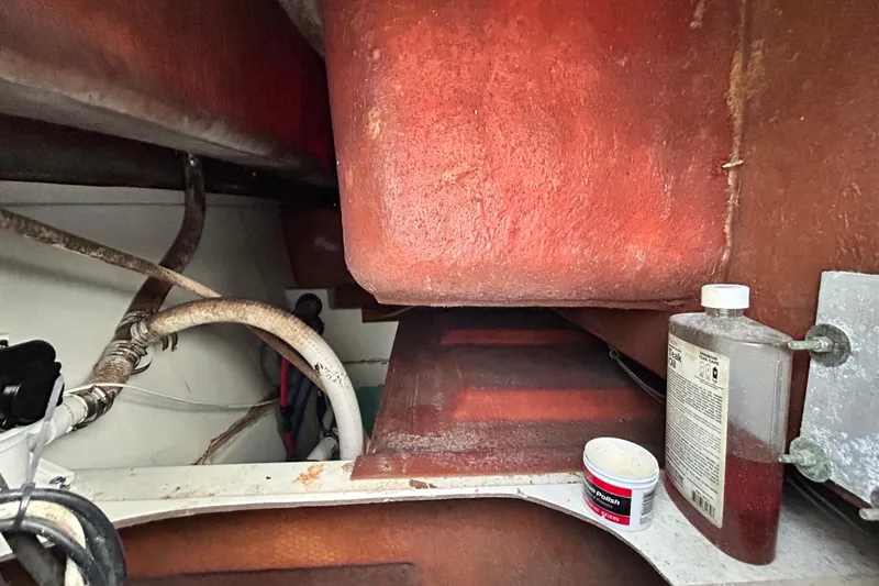 Slide: The Image of 2007 Pro-Line 32 Express engine compartment with maintenance supplies and wiring. - 37