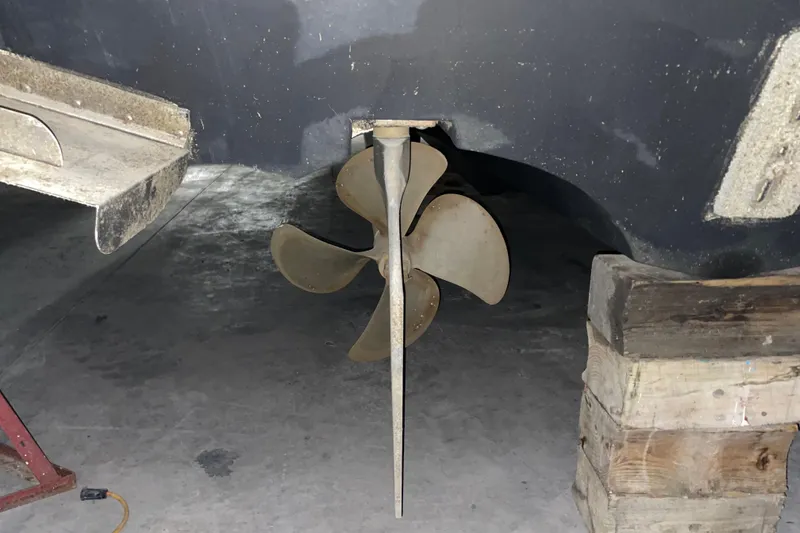 Slide: The Image of Propeller of 2008 CRUISERS INC 415 Express Motoryacht on dry dock. - 30