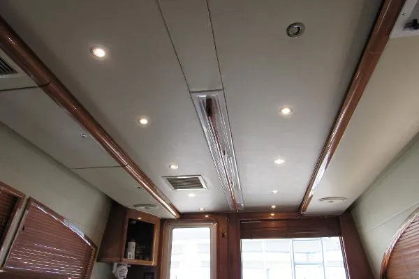 Slide: The Image of Bertram 390 Convertible 2001 - 5