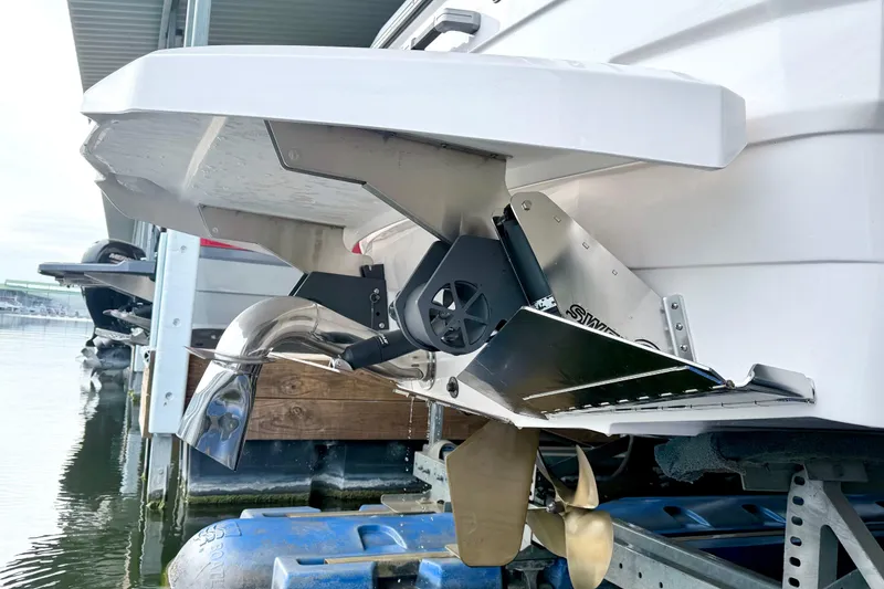 Slide: The Image of 2023 Supra SE 550 boat stern with propeller and exhaust system in marina. - 19