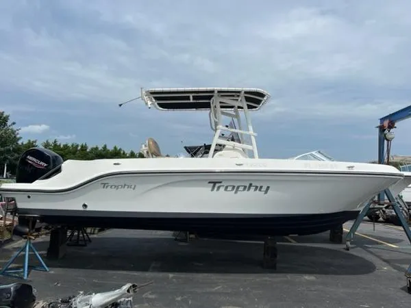 Slide: The Image of Bayliner Trophy T22CC 2021 - 0