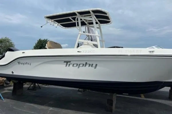 Slide: The Image of Bayliner Trophy T22CC 2021 - 1