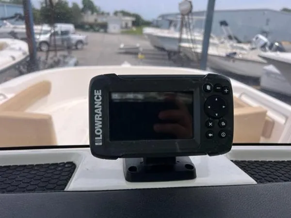 Slide: The Image of Bayliner Trophy T22CC 2021 - 9