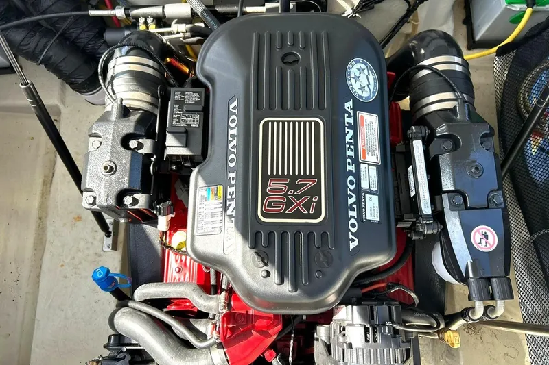 Slide: The Image of Volvo Penta 5.7 GXI engine in 2007 Cobalt 232 boat, detailed view. - 33