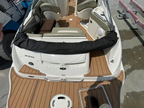 Slide: The Image of Sea Ray 220 Sundeck 2005 - 10