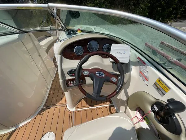Slide: The Image of Sea Ray 220 Sundeck 2005 - 11