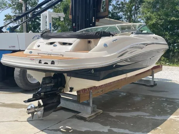 Slide: The Image of Sea Ray 220 Sundeck 2005 - 2