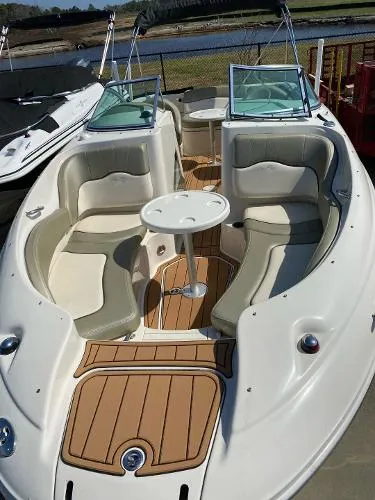 Slide: The Image of Sea Ray 220 Sundeck 2005 - 4
