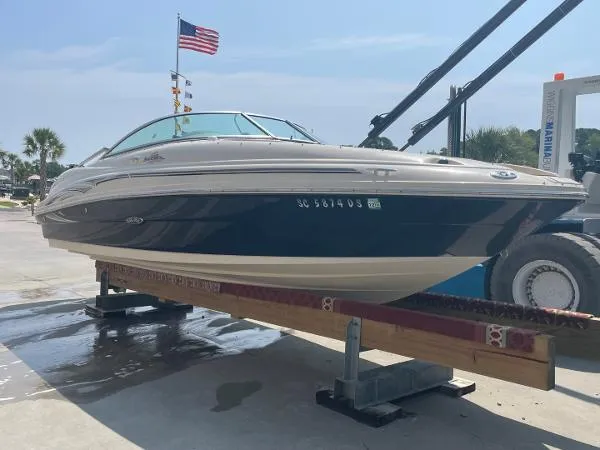 Slide: The Image of Sea Ray 220 Sundeck 2005 - 5