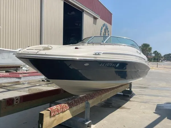 Slide: The Image of Sea Ray 220 Sundeck 2005 - 6