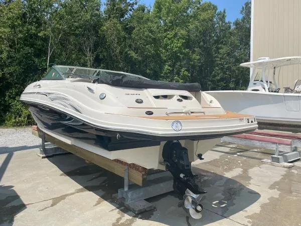 Slide: The Image of Sea Ray 220 Sundeck 2005 - 9