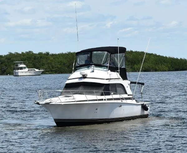 Slide: The Image of Bertram 33 Flybridge Cruiser 1987 - 1