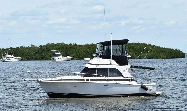 Slide: The Image of Bertram 33 Flybridge Cruiser 1987 - 2