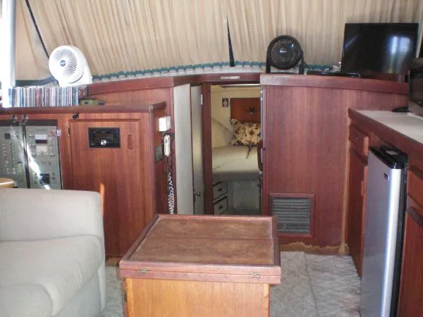 Slide: The Image of Bertram 33 Flybridge Cruiser 1987 - 3