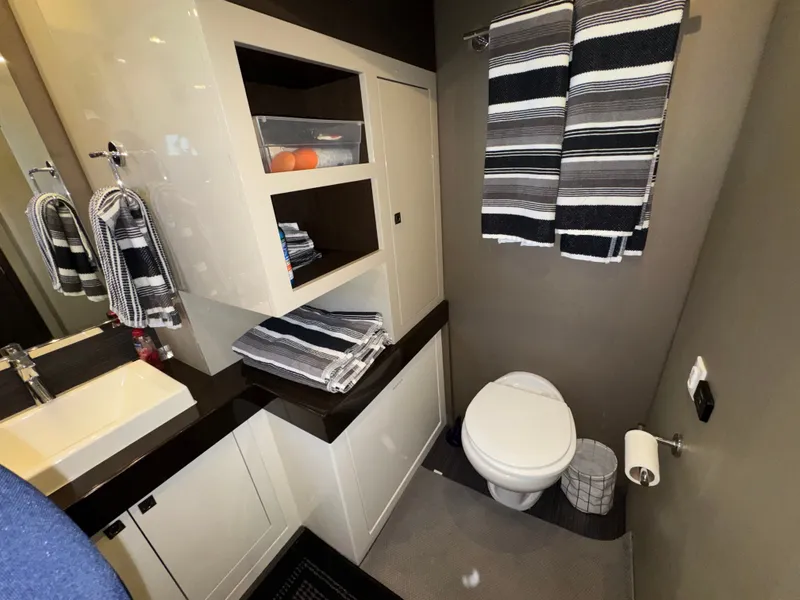 Slide: The Image of Carver Yachts C52 2020 - 23