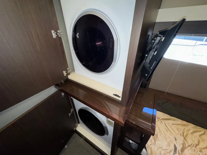 Slide: The Image of Carver Yachts C52 2020 - 28