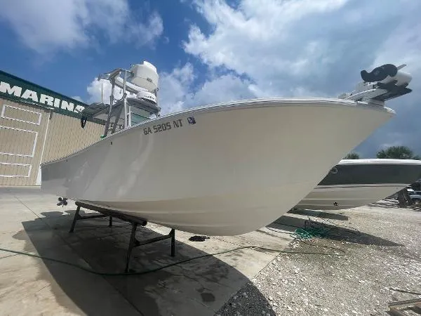 Slide: The Image of Regulator Marine 26 Center Console 2004 - 1