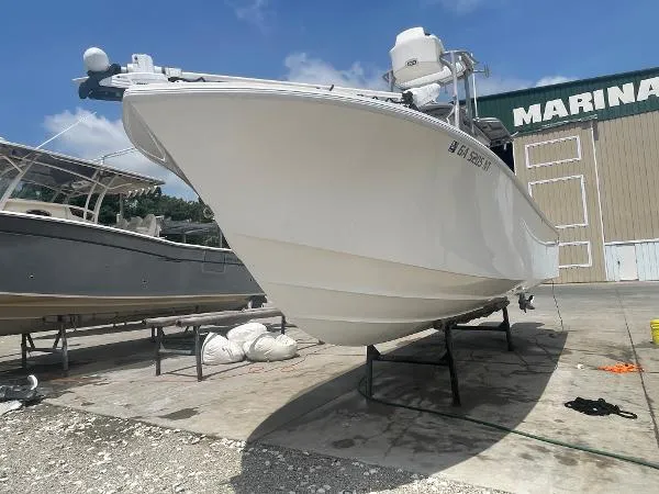 Slide: The Image of Regulator Marine 26 Center Console 2004 - 2