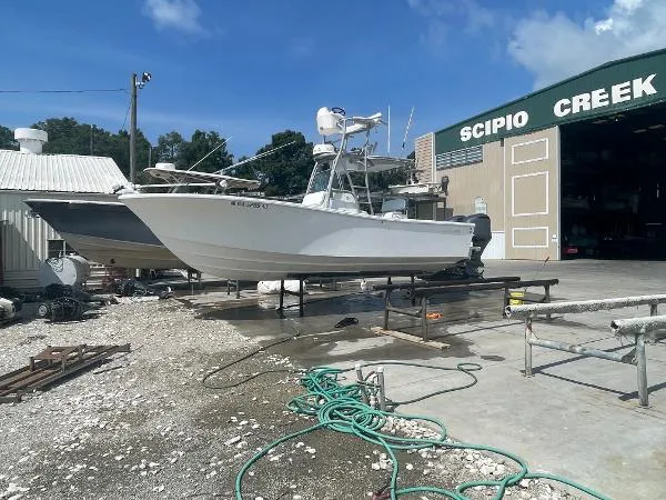 Slide: The Image of Regulator Marine 26 Center Console 2004 - 3