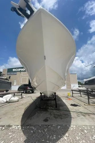 Slide: The Image of Regulator Marine 26 Center Console 2004 - 4
