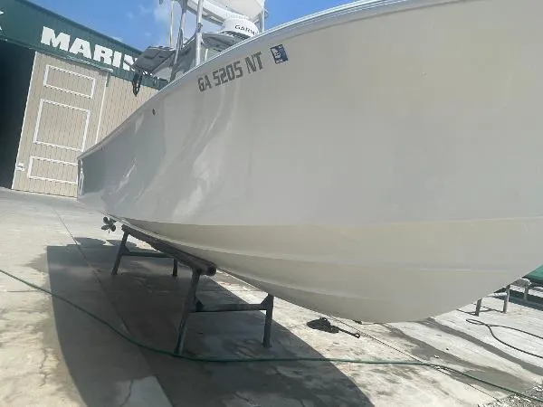 Slide: The Image of Regulator Marine 26 Center Console 2004 - 5