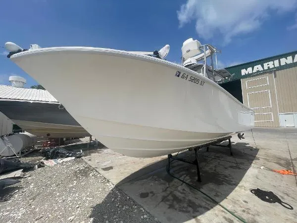 Slide: The Image of Regulator Marine 26 Center Console 2004 - 6