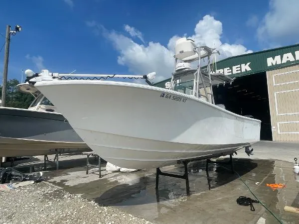 Slide: The Image of Regulator Marine 26 Center Console 2004 - 8