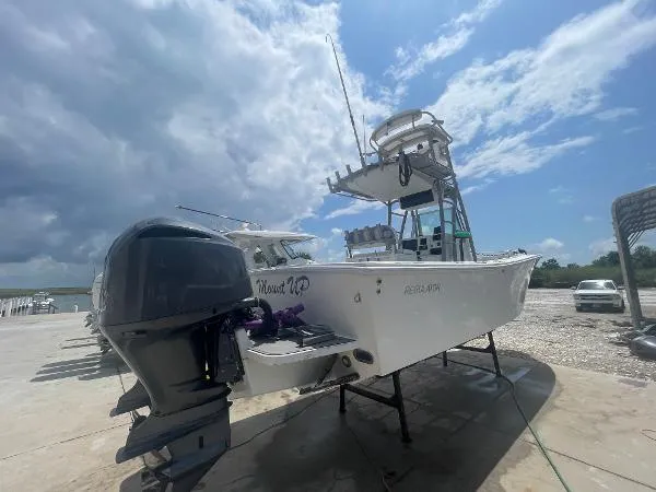 Slide: The Image of Regulator Marine 26 Center Console 2004 - 9