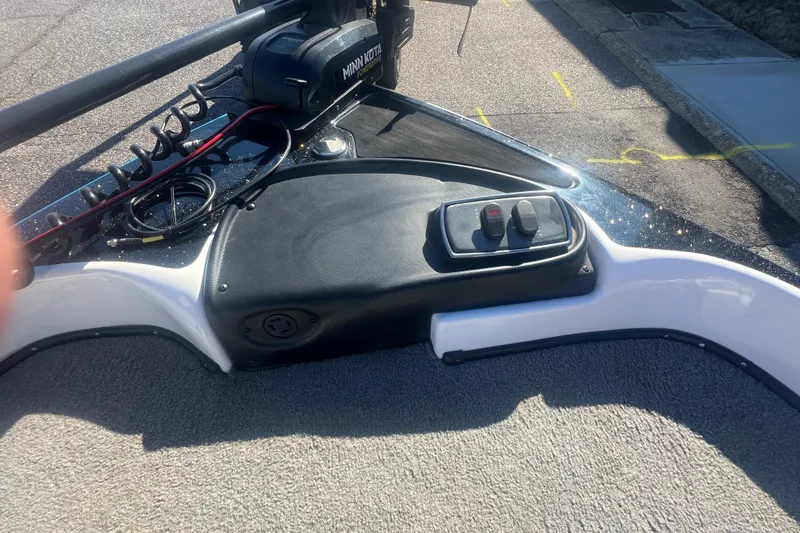 Slide: The Image of 2022 Nitro Z19 Sport boat deck with Minn Kota trolling motor. - 31