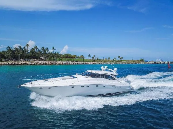 Slide: The Image of Sea Ray 680 Sun Sport 2003 - 1