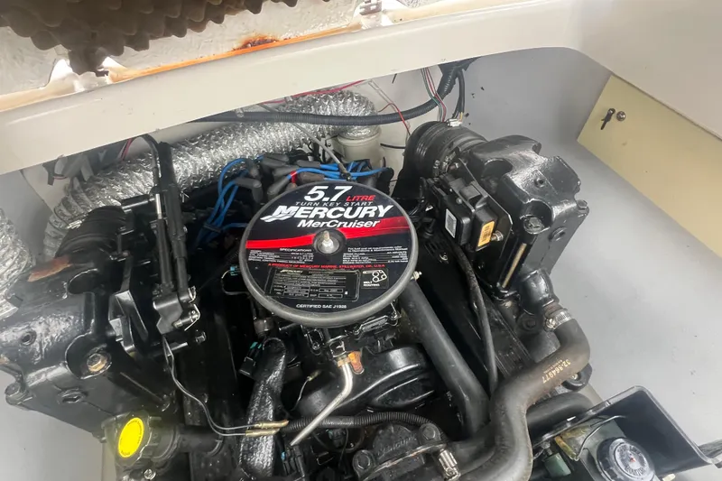 Slide: The Image of 5.7L MerCruiser engine in 2005 Tahoe 234 boat, detailed view. - 35