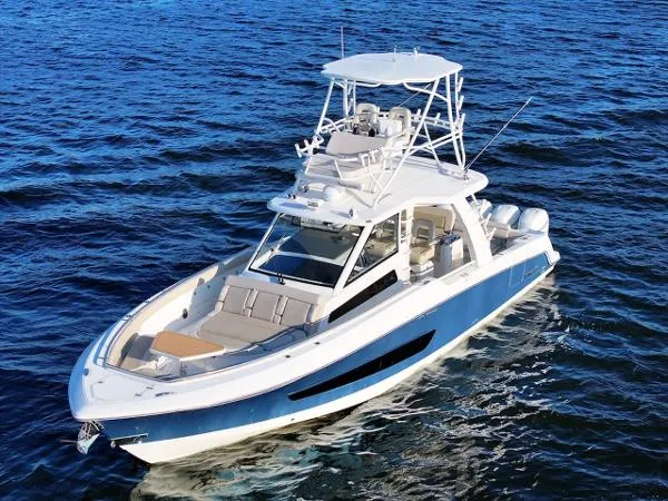 Slide: The Image of Boston Whaler 420 Outrage 2017 - 4