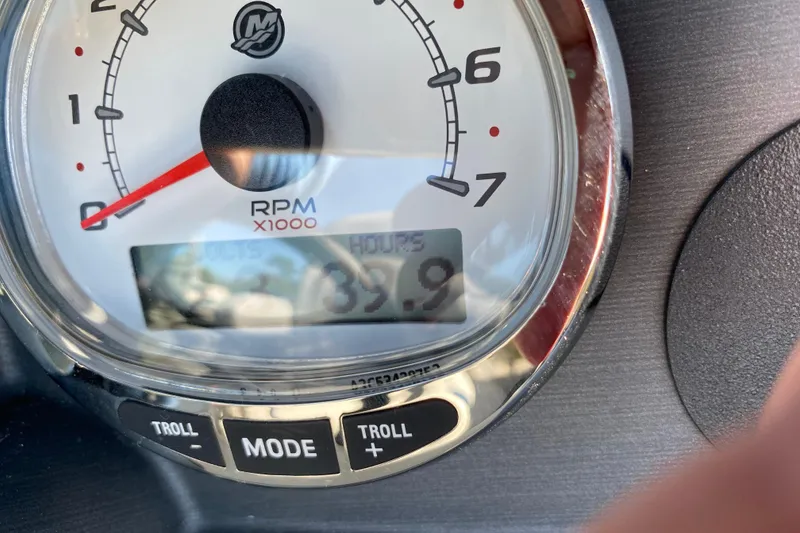 Slide: The Image of 2024 Bentley Pontoons Legacy Swingback RPM gauge displaying 39.9 hours. - 20