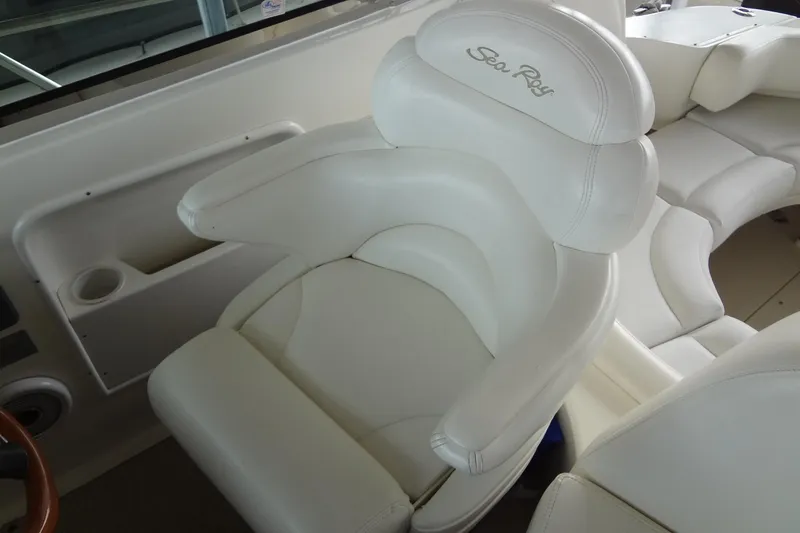 Slide: The Image of White leather seat on 2001 Sea Ray 380 Sundancer boat. - 20