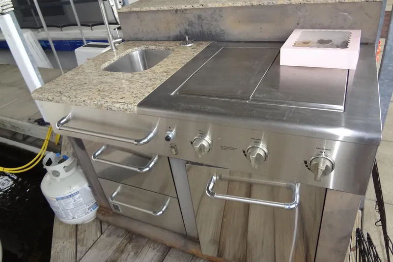 Slide: The Image of Outdoor stainless steel grill with granite countertop on a 2001 Sea Ray 380 Sundancer. - 73