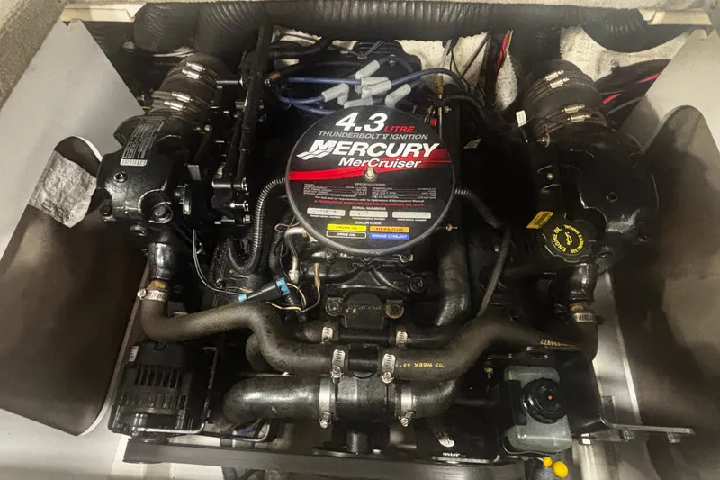 Slide: The Image of 2004 Sea Ray 185 Bow Rider engine, 4.3L Mercury MerCruiser, detailed view. - 28