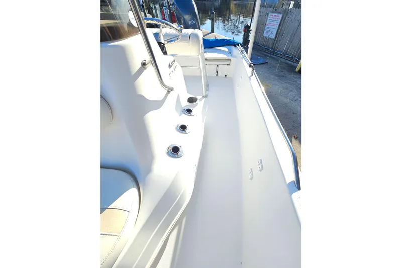Slide: The Image of 2007 NauticStar 2110 Nautic Bay boat interior with seating and rod holders. - 10