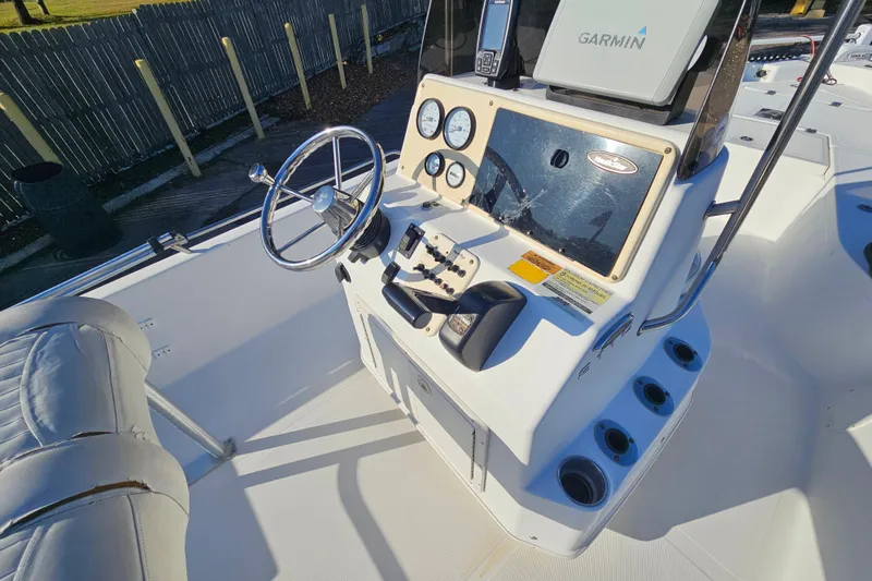 Slide: The Image of 2007 NauticStar 2110 Nautic Bay boat console with Garmin GPS and steering wheel. - 12