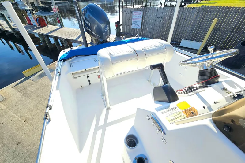 Slide: The Image of 2007 NauticStar 2110 Nautic Bay boat interior with steering wheel and Yamaha engine. - 14