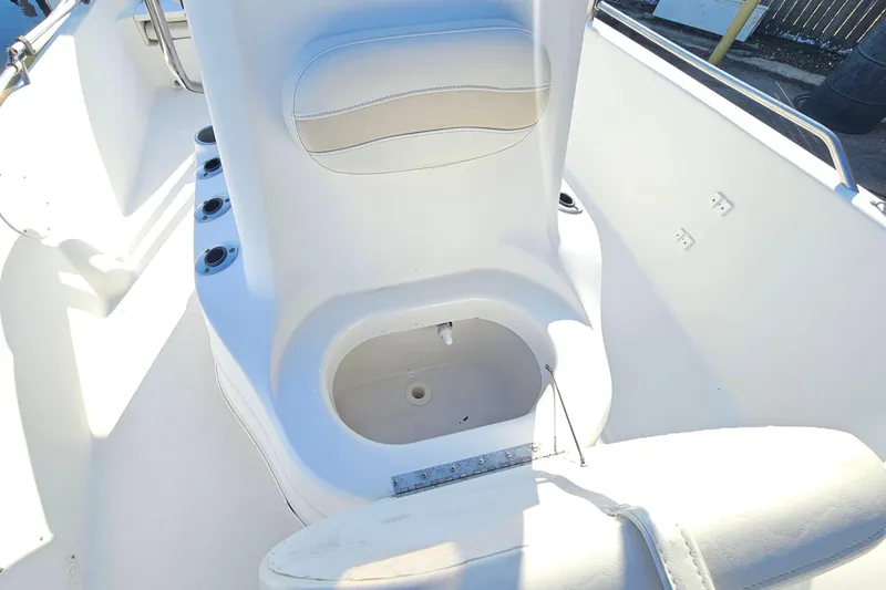 Slide: The Image of 2007 NauticStar 2110 Nautic Bay boat interior with seating and storage compartment. - 9