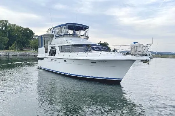 Slide: The Image of Carver Yachts 440 Aft Cabin Motor Yacht 1994 - 0