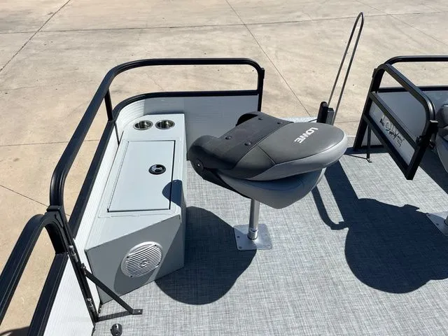 Slide: The Image of Lowe Sf234 2020 - 5