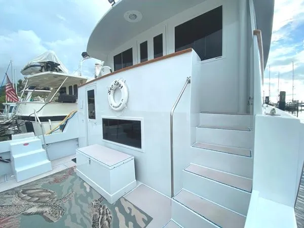 Slide: The Image of Hatteras 67 Cockpit Motor Yacht 1981 - 6