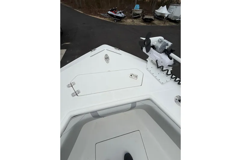 Slide: The Image of 2006 SeaVee 340B boat bow with trolling motor and storage hatch. - 51
