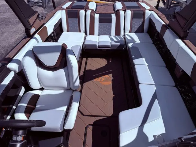 Slide: The Image of Malibu Wakesetter 23 LSV 2026 - 14